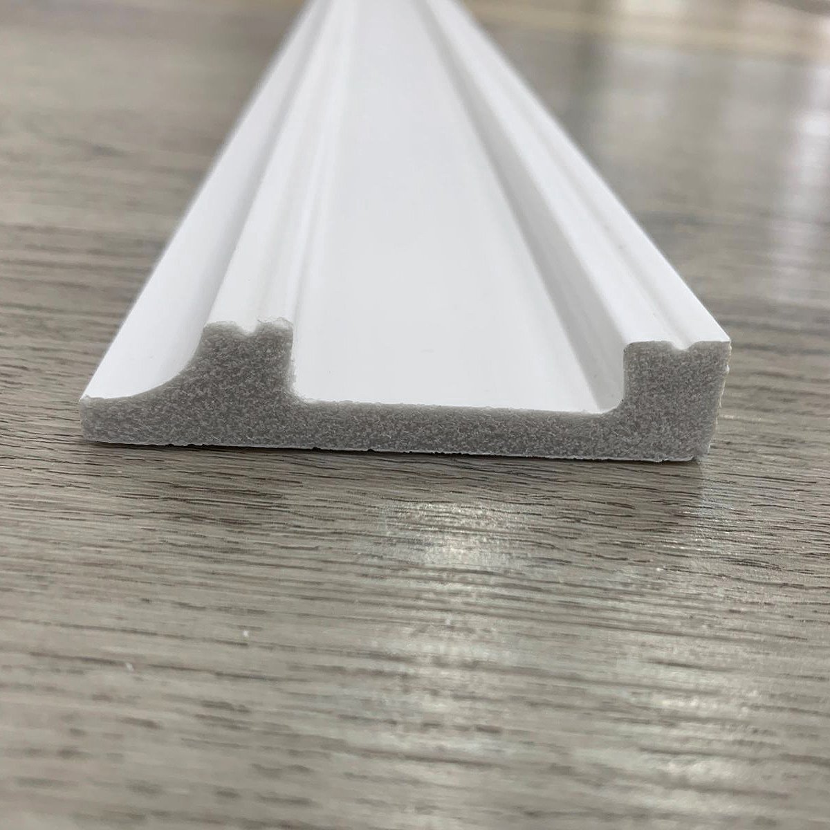 Zócalo Liso Eps Pvc Blanco 8cm X 14mm X 2.4m Antihumedad Blanco - Image 4