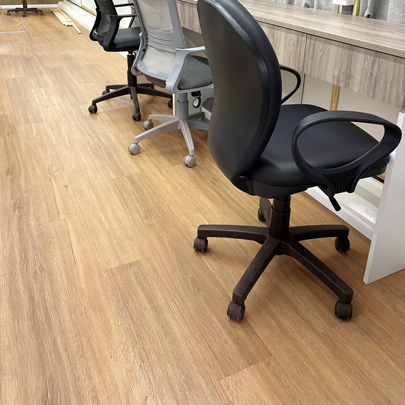 Piso Flotante Vinílico Click 5mm con manta incluida SPC Cerezo - Image 4