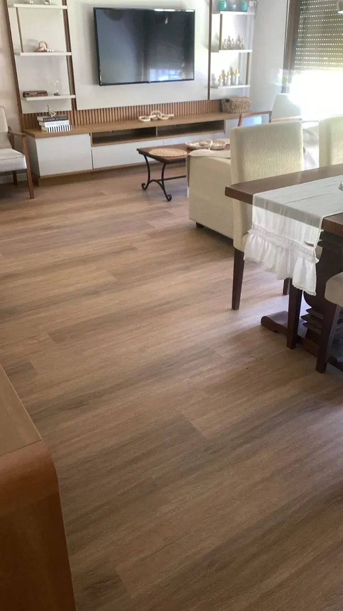 Piso Flotante Vinílico Click 5mm con manta incluida SPC Cerezo - Image 2